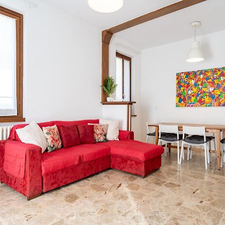 شقة Terrazza Fucinetta Introbio المظهر الخارجي الصورة